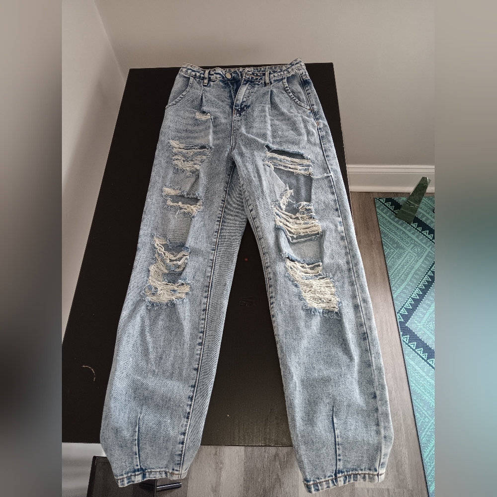 Light Wash Ripped Boyfriend Jeans Size Small